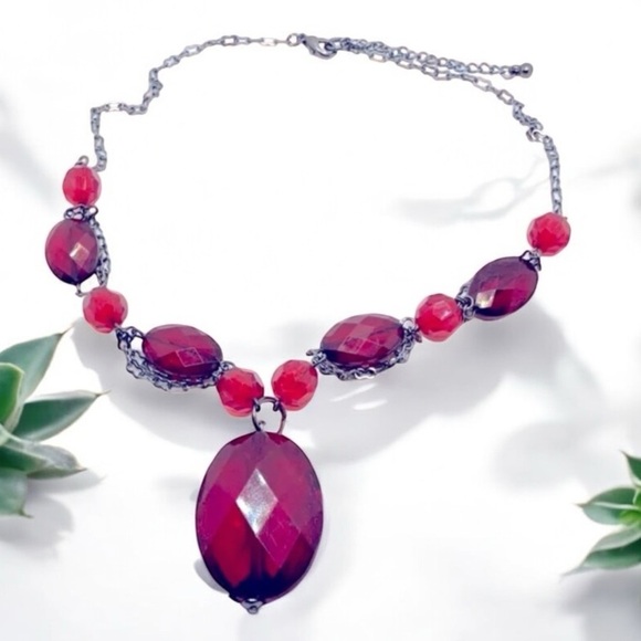 Gunmetal Red Lucite Bead Statement Necklece Choker - Picture 1 of 3